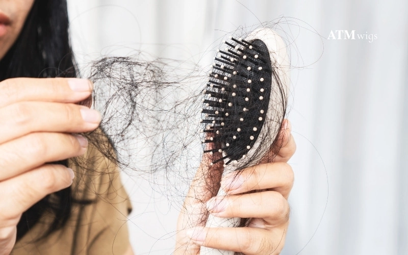 Warum verliert eine Perücke Haare? Warum verliert eine Perücke Haare?